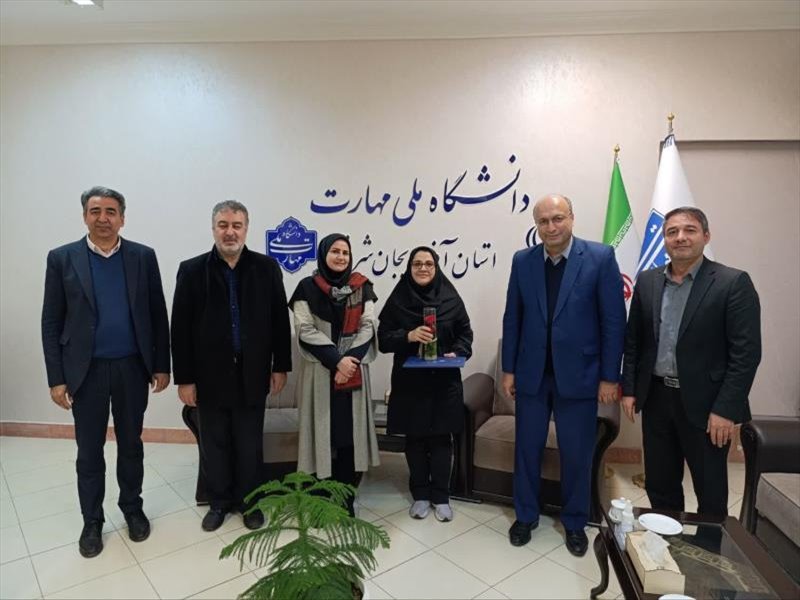 تقدیر از کارکنان زن