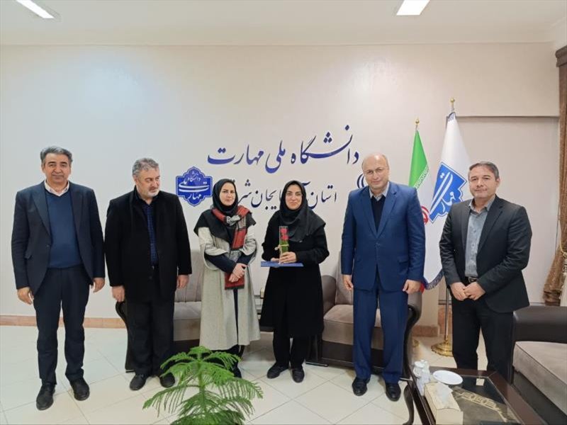 تقدیر از کارکنان زن