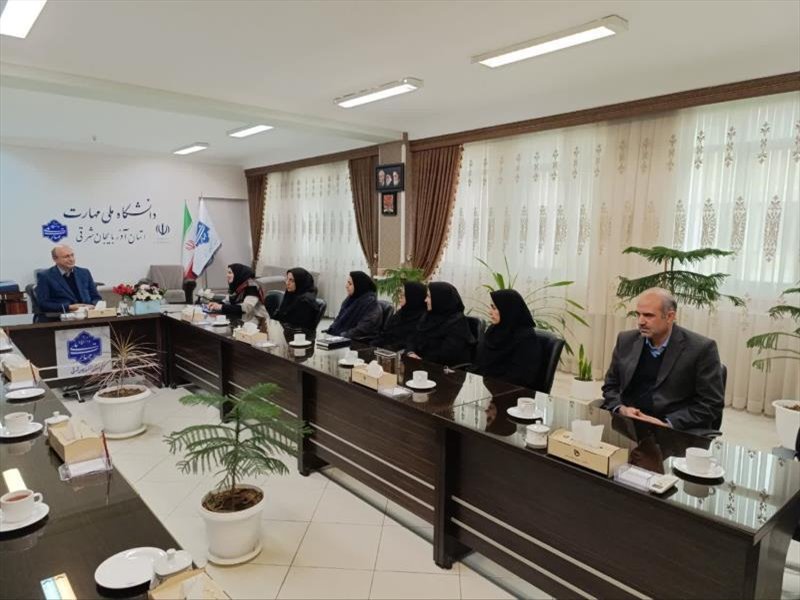 تقدیر از کارکنان زن