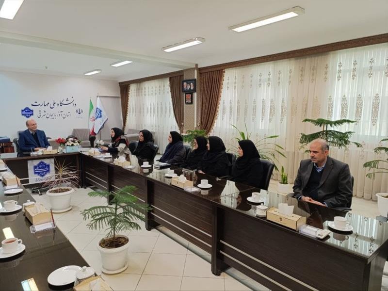 تقدیر از کارکنان زن