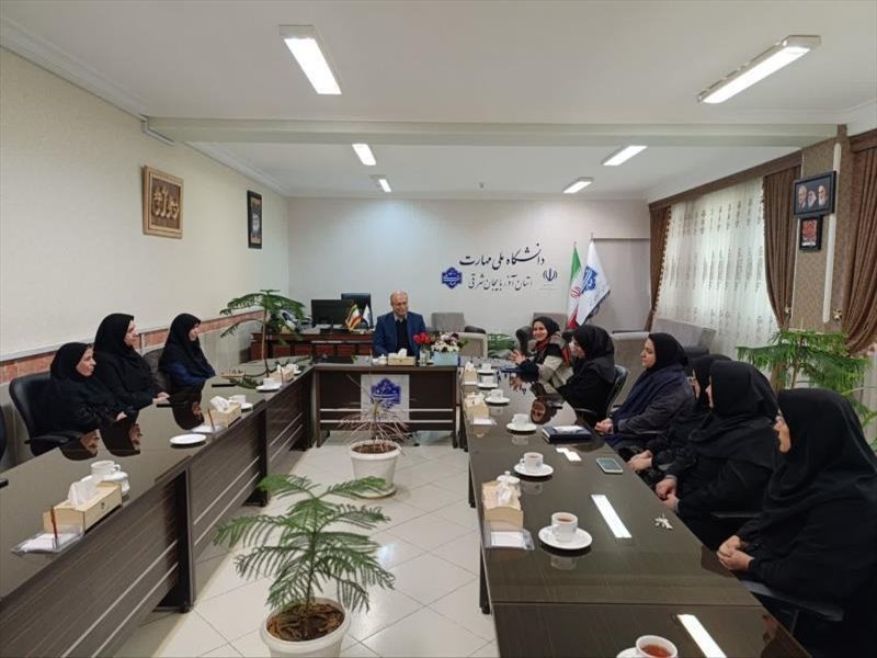 تقدیر از کارکنان زن